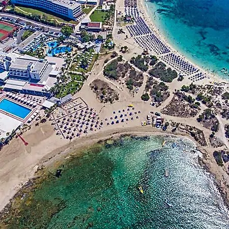Dome Marina & 4*